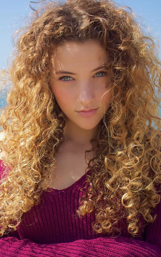 Sofie Dossi