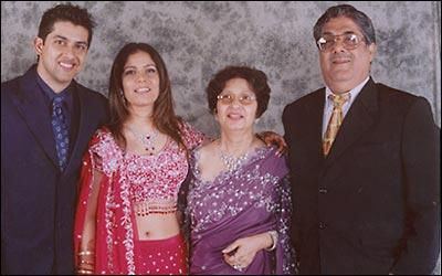 Aftab Shivdasani with his family
