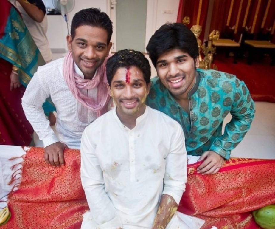 Allu Arjun with his brothers
