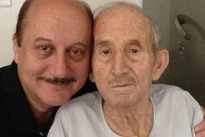 Anupam Kher With His Father Pushkarnath Kher
