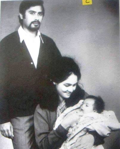 Arjun Rampal childhood photo with his parents