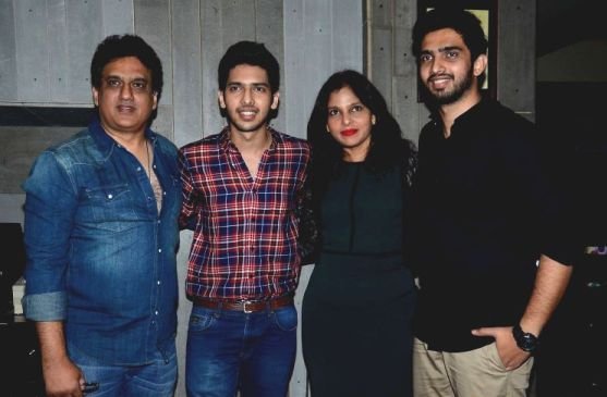 Armaan Malik with his family