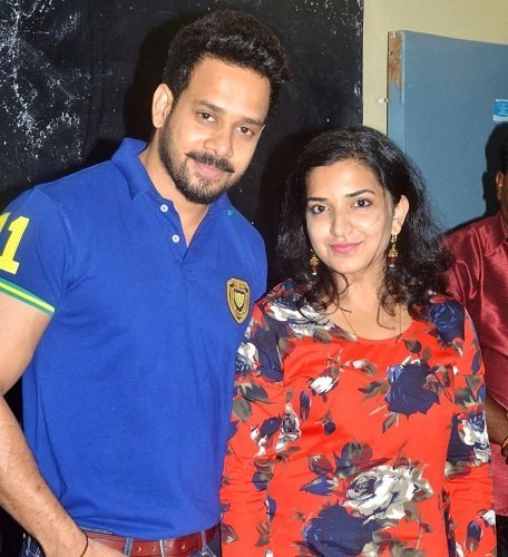 Bharath with his wife Jeshly Joshua