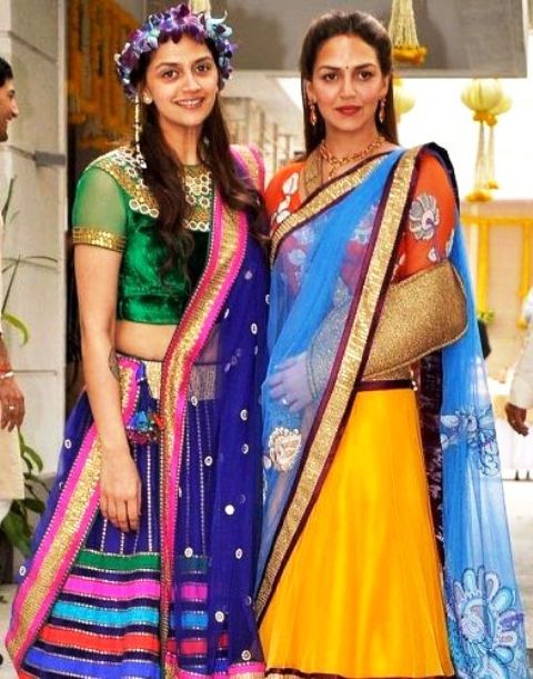 Dharmendra Daughters Esha (Right) and Ahana (Left)