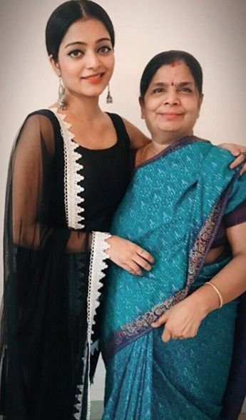 Janani Iyer with her mother