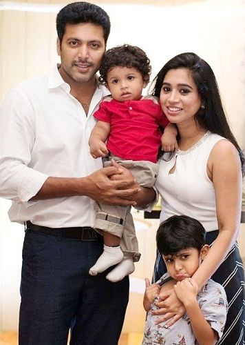 jayam-ravi-with-his-wife-and-sons
