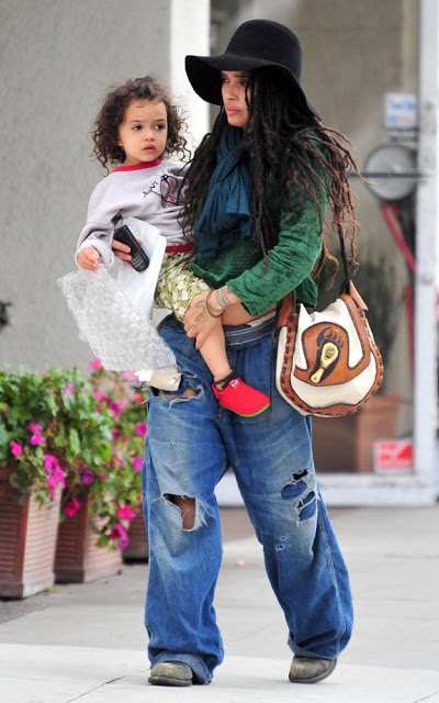 Lisa Bonet with his daughter Lola Iolani Momoa