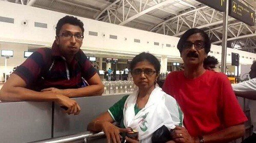 Manobala with his wife Usha Mahadevan and son Harish Manobala