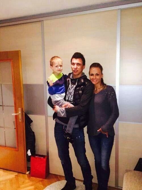 Mario Mandzukic with his sister Ivana Mikuliu0107