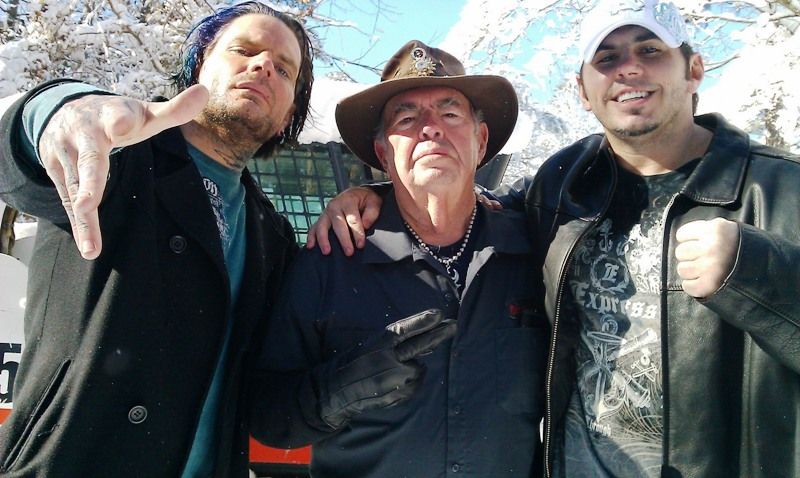 Jeff Hardy With His Brother And Father