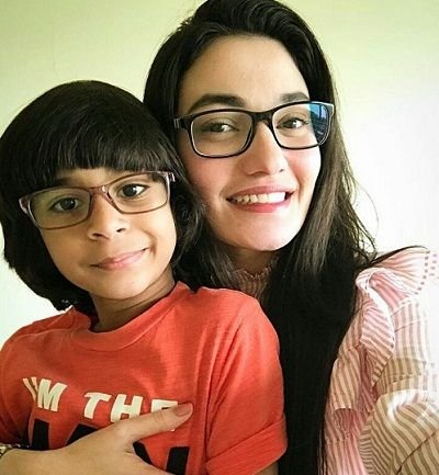 Muniba Mazari with her son