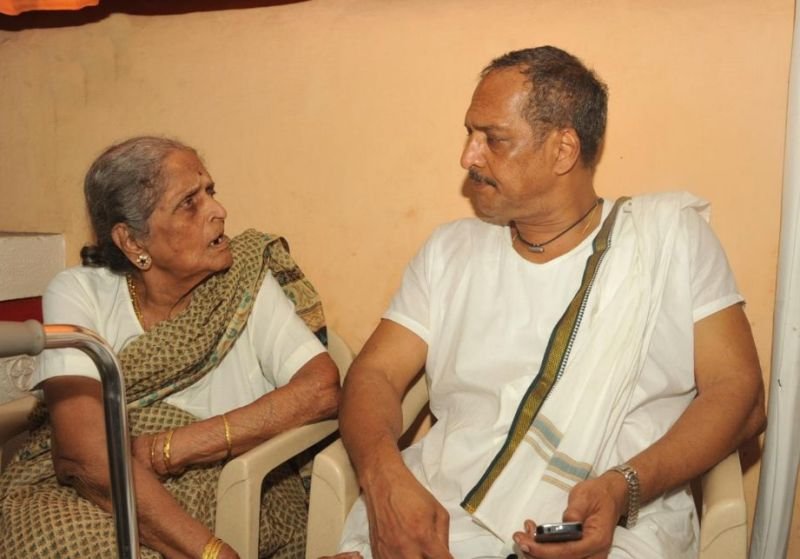 Nana Patekar With His Mother
