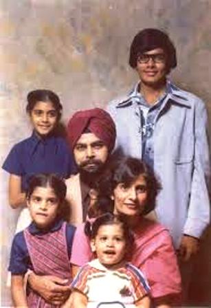 nikki-haley-sitting-extreme-left-with-her-parents-and-siblings