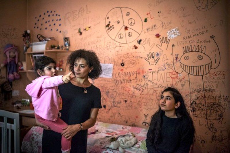 Nikol Pashinyan Wife And Daughters