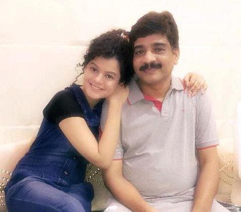 Palak Muchhal with her father