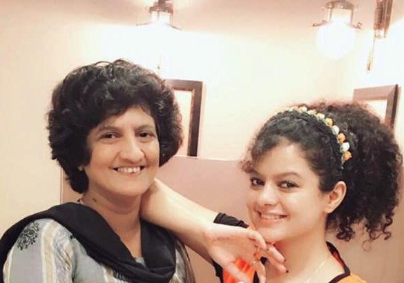 Palak Muchhal with her mother