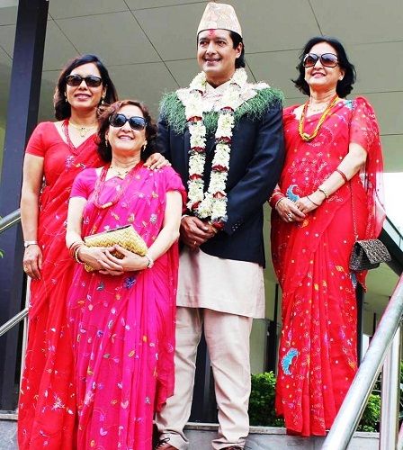 rajesh-hamal-with-his-sisters