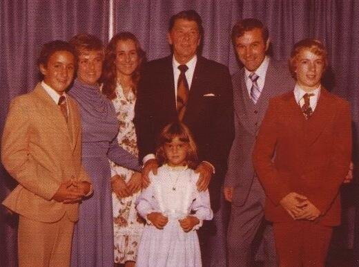 Rand paul with his parents and siblings