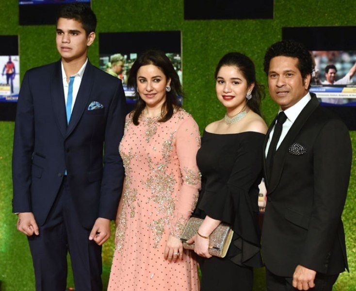 Sachin Tendulkar With His Wife, Daughter And Son