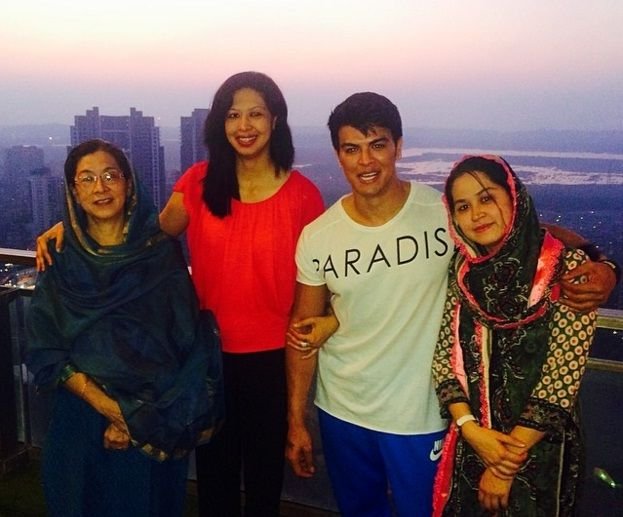 Sahil Khan with his family