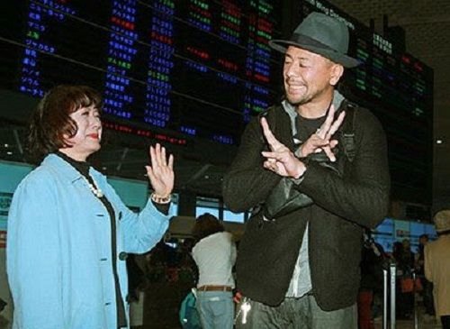 Shinsuke Nakamura with his mother