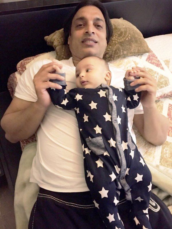 Shoaib Akhtar With His Son