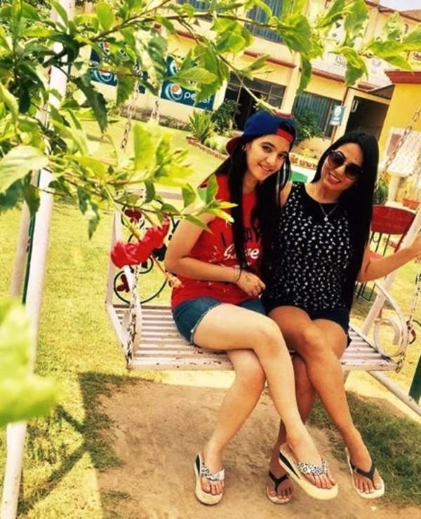 Siya Kakkar With Her Mother