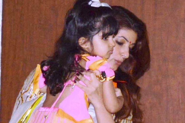 Twinkle Khanna with her daughter