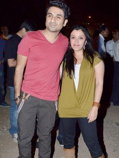 Vir Das with his wife