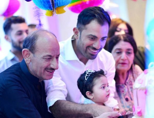 Wahab Riaz with his parents and daughter