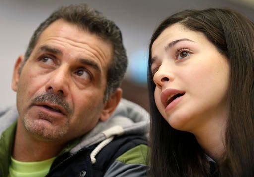 Yusra Mardini with her father