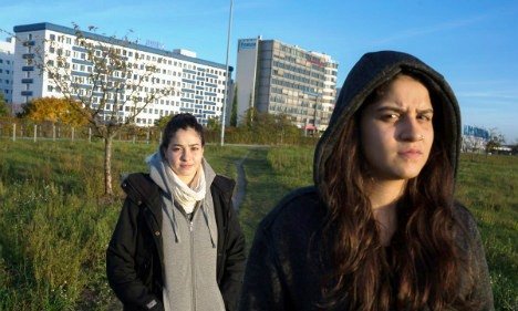 Yusra Mardini with her sister